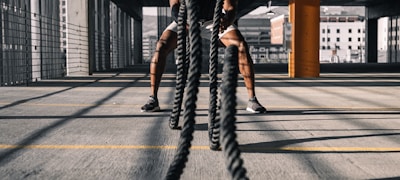 英超联赛直播画面 - 曼城与利物浦的红色蓝色对决